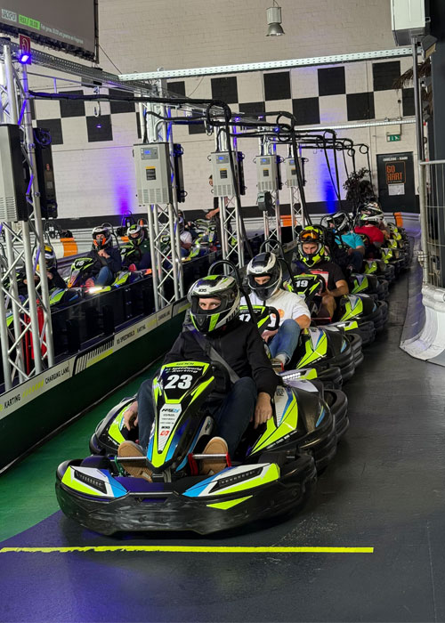 Großer Spaß beim Kartrennen bei der RS Speedworld Indoor-Karting GmbH