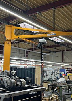 Neuer Kran und Hebebühne für das Retrofitting der AWT-Fahrwerke