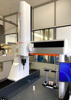 Eine neue Messmaschine von Mitutoyo CRYSTA-Apex für Rhein-Getriebe